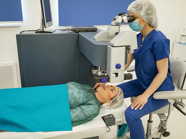 You are currently viewing What does Lasik Surgery involve?